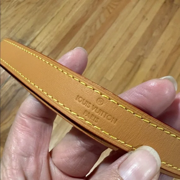 Louis Vuitton TanLeather Strap with Gold Clips Shoulder Bags